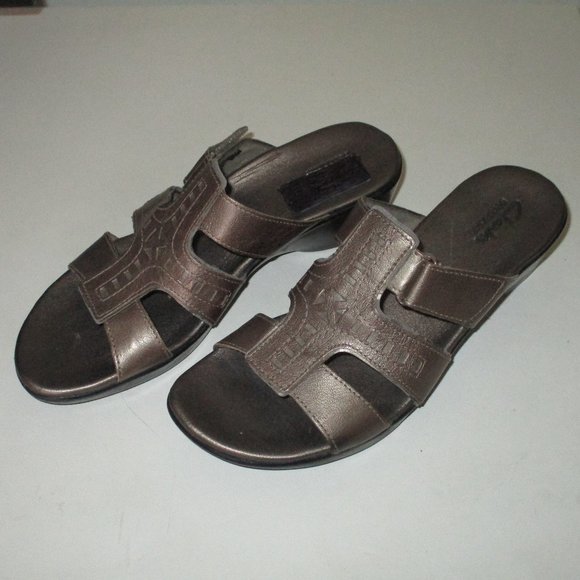 Clarks Bendables Womens Bronze Leather Wedge Sandal - Size 8M - Picture 6 of 7